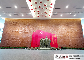 初心與使命館——場(chǎng)景復(fù)原、壁畫、雕塑布展及陳列。